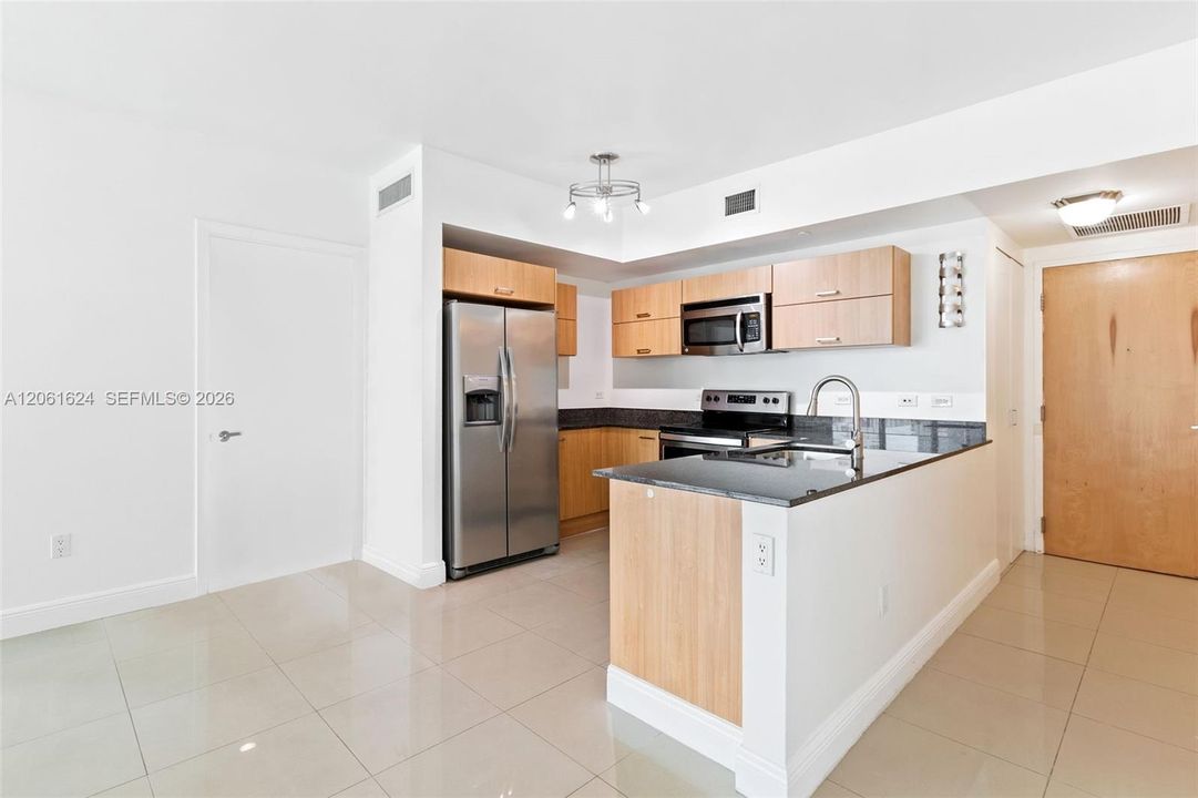 На продажу: $475,000 (2 спален, 2 ванн, 1030 Квадратных фут)