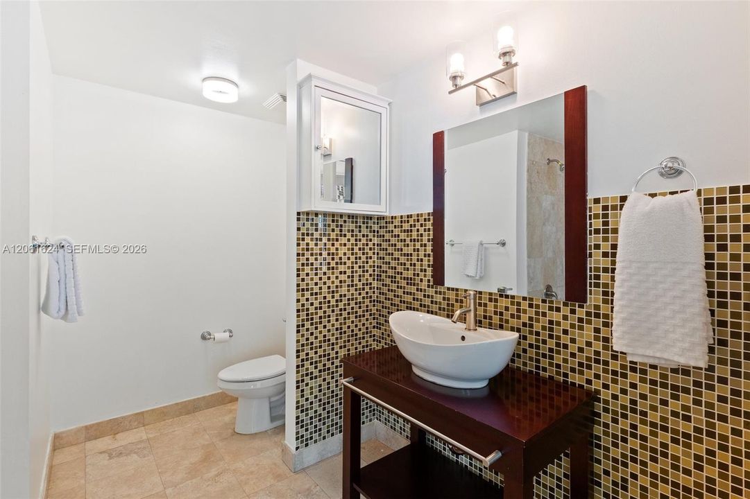 На продажу: $475,000 (2 спален, 2 ванн, 1030 Квадратных фут)