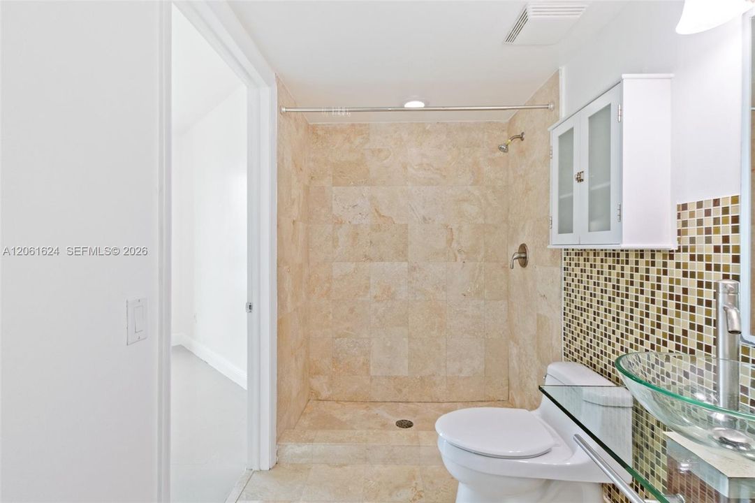 На продажу: $475,000 (2 спален, 2 ванн, 1030 Квадратных фут)