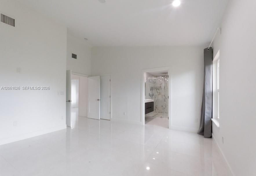 En Renta: $5,500 (3 camas, 2 baños, 2342 Pies cuadrados)