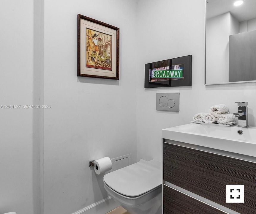 Hallway Guest 1/2 Bath