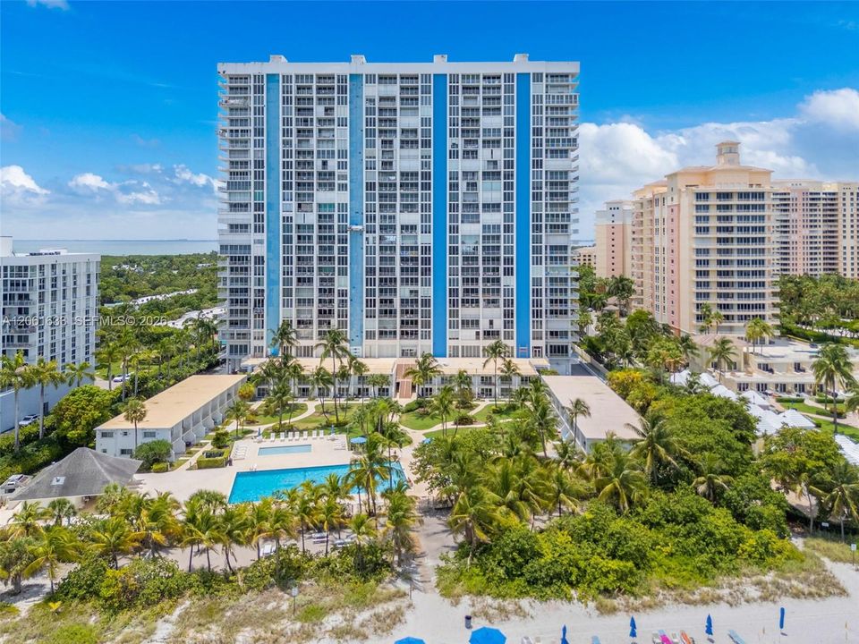 En Venta: $3,595,000 (3 camas, 3 baños, 3120 Pies cuadrados)