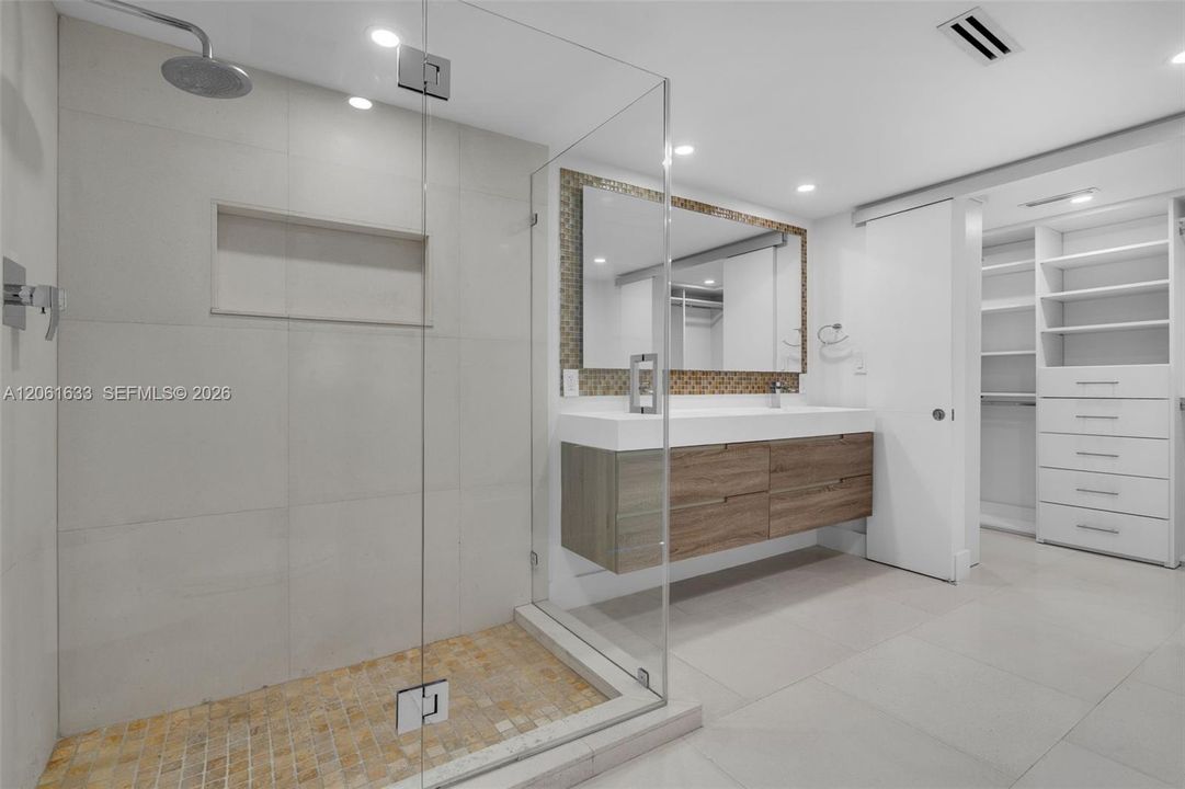 En Venta: $3,595,000 (3 camas, 3 baños, 3120 Pies cuadrados)
