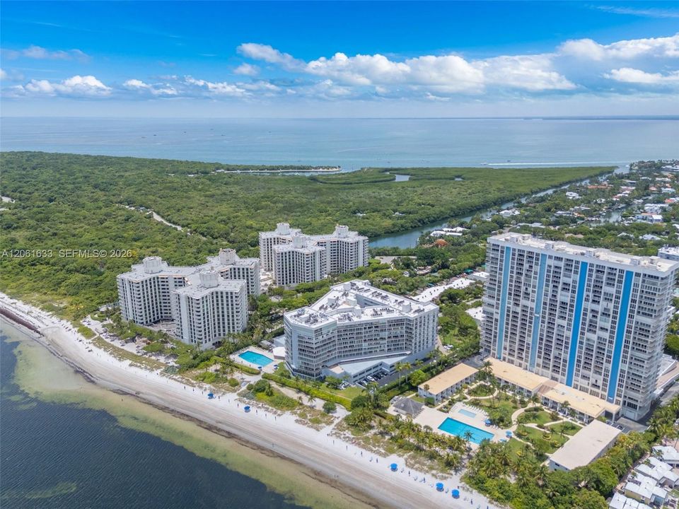En Venta: $3,595,000 (3 camas, 3 baños, 3120 Pies cuadrados)
