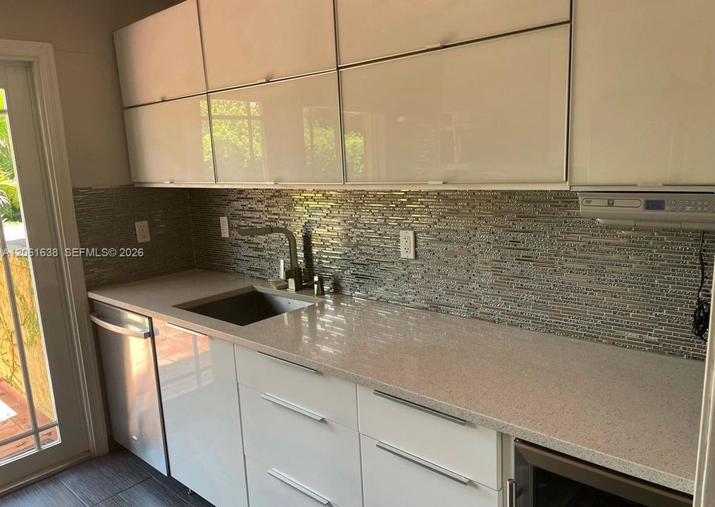 В аренду: $4,500 (3 спален, 1 ванн, 1264 Квадратных фут)