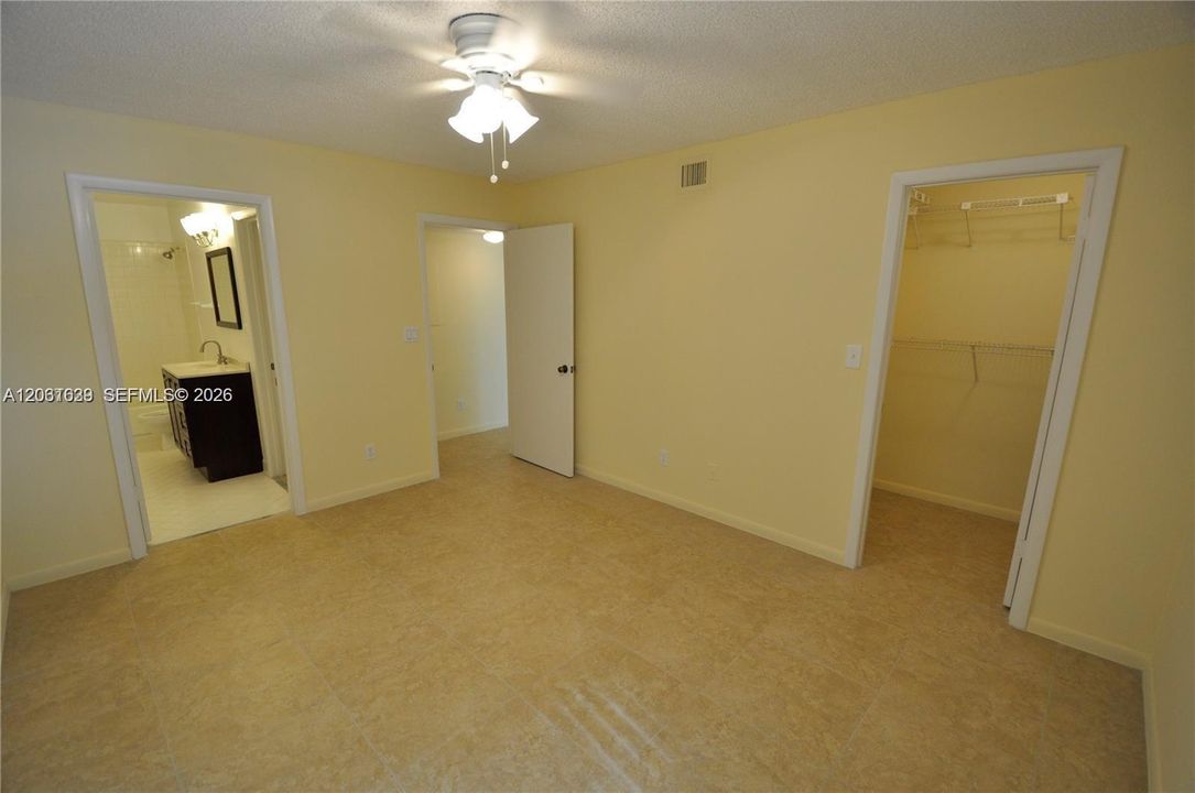 For Rent: $1,700 (1 beds, 1 baths, 802 Square Feet)