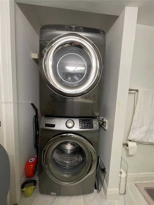 На продажу: $195,000 (2 спален, 2 ванн, 810 Квадратных фут)