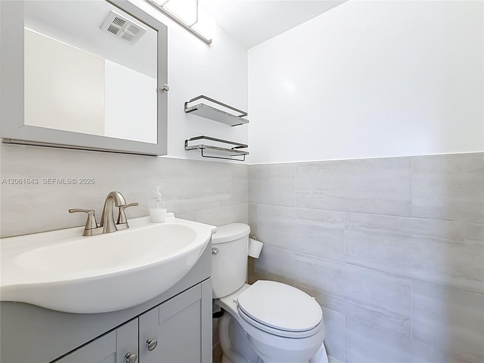 В аренду: $1,950 (2 спален, 1 ванн, 730 Квадратных фут)