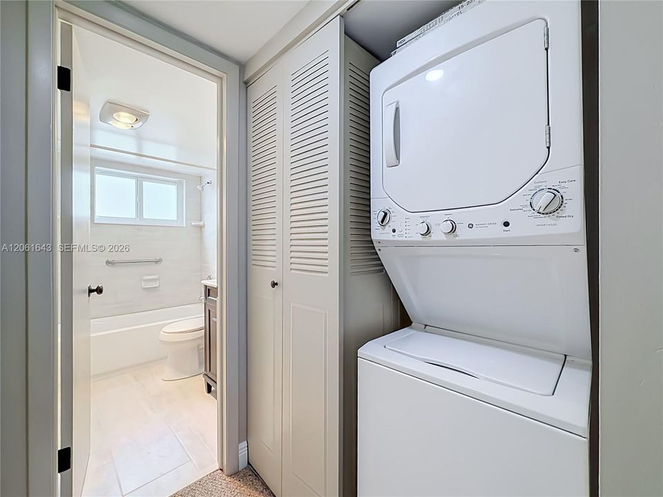 В аренду: $1,950 (2 спален, 1 ванн, 730 Квадратных фут)