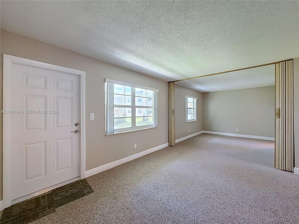 В аренду: $1,950 (2 спален, 1 ванн, 730 Квадратных фут)