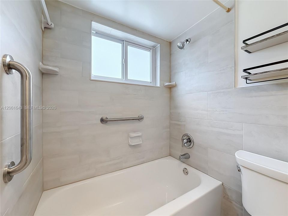 В аренду: $1,950 (2 спален, 1 ванн, 730 Квадратных фут)