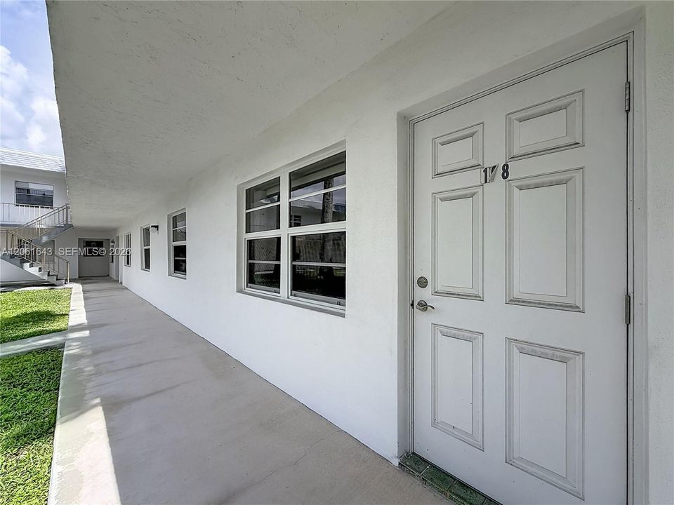 В аренду: $1,950 (2 спален, 1 ванн, 730 Квадратных фут)