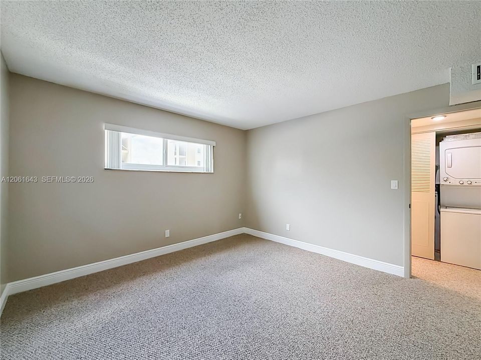 В аренду: $1,950 (2 спален, 1 ванн, 730 Квадратных фут)