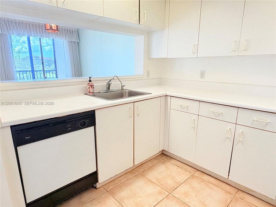 На продажу: $129,900 (1 спален, 1 ванн, 1056 Квадратных фут)