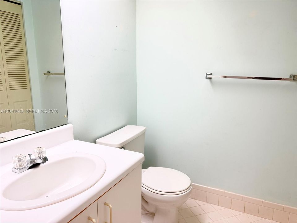 На продажу: $129,900 (1 спален, 1 ванн, 1056 Квадратных фут)