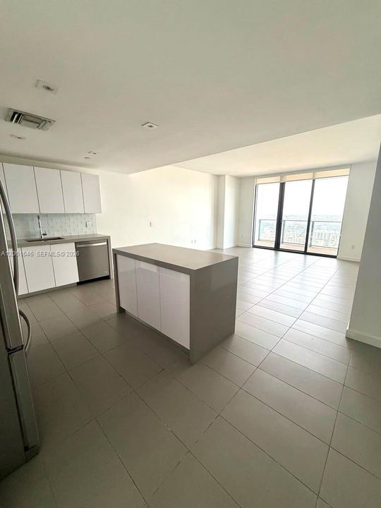 В аренду: $3,100 (1 спален, 1 ванн, 752 Квадратных фут)