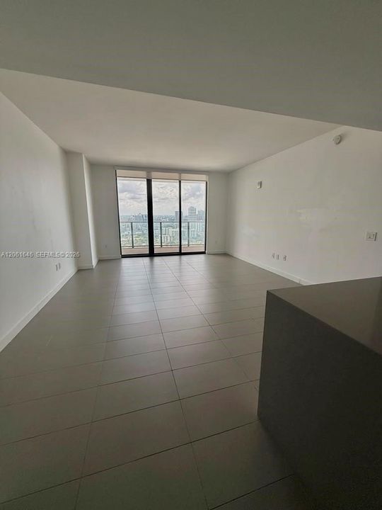 В аренду: $3,100 (1 спален, 1 ванн, 752 Квадратных фут)