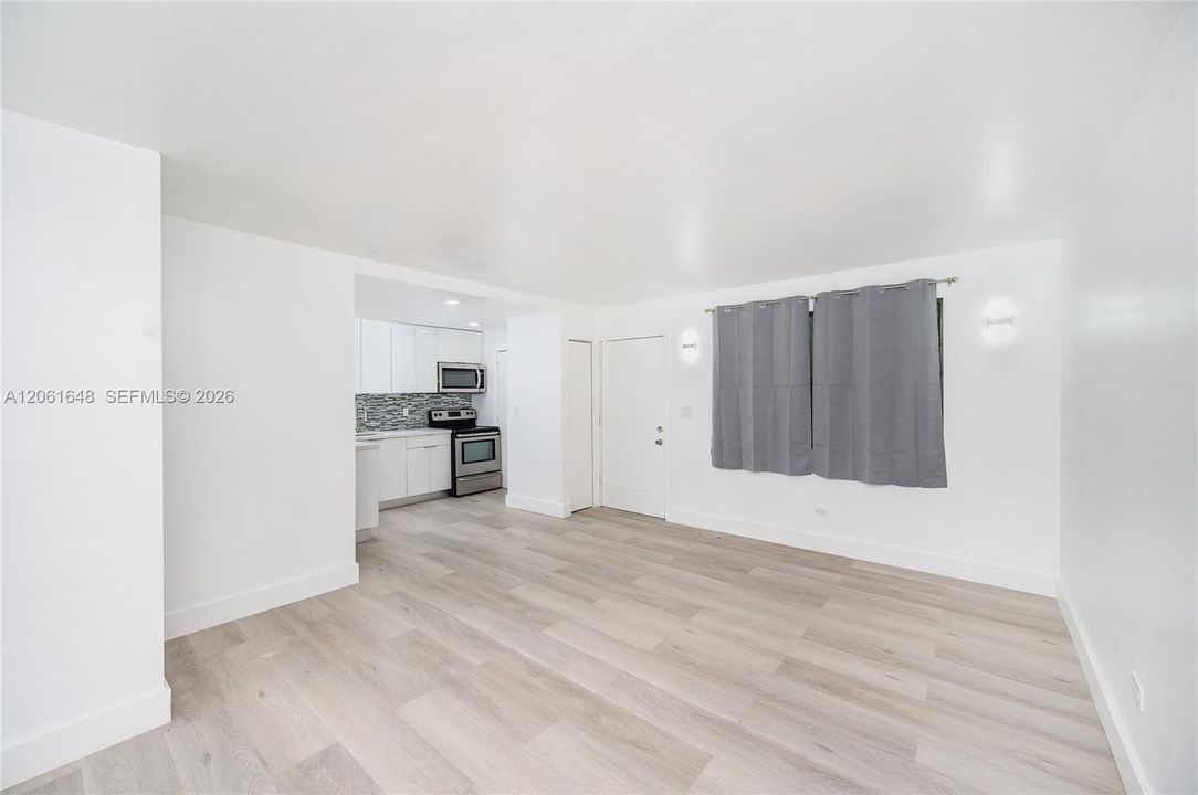 В аренду: $1,950 (2 спален, 1 ванн, 765 Квадратных фут)