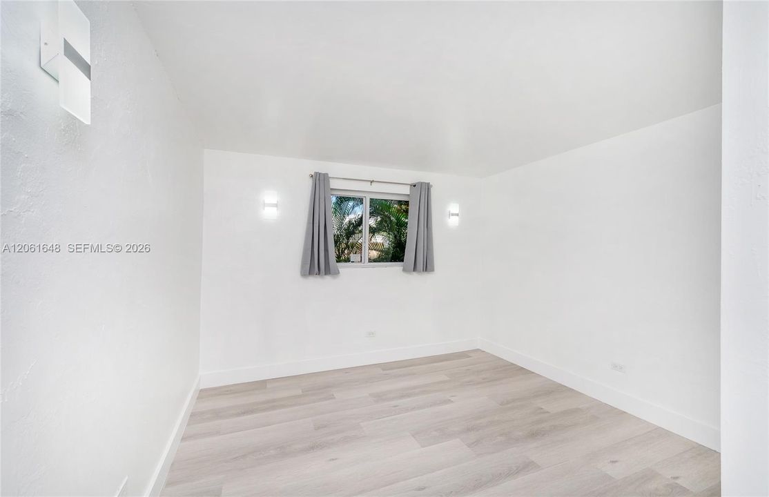 В аренду: $1,950 (2 спален, 1 ванн, 765 Квадратных фут)