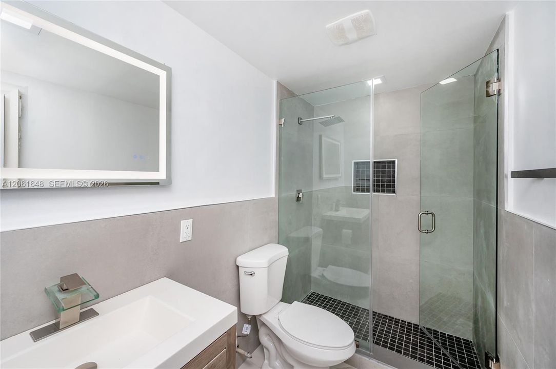 В аренду: $1,950 (2 спален, 1 ванн, 765 Квадратных фут)