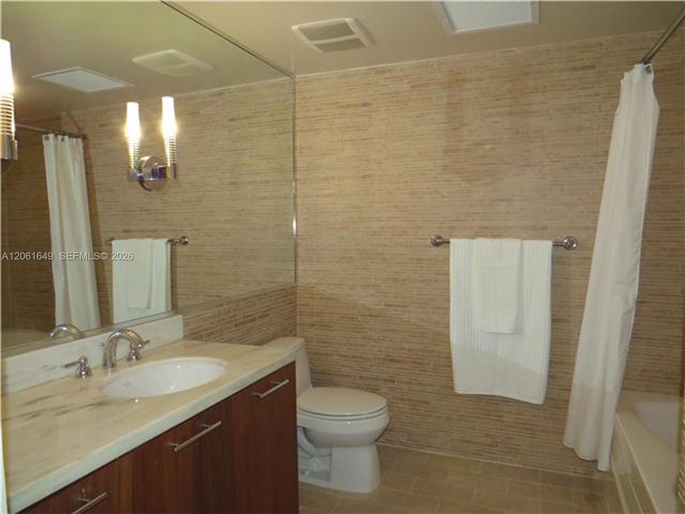 En Venta: $325,000 (0 camas, 1 baños, 484 Pies cuadrados)