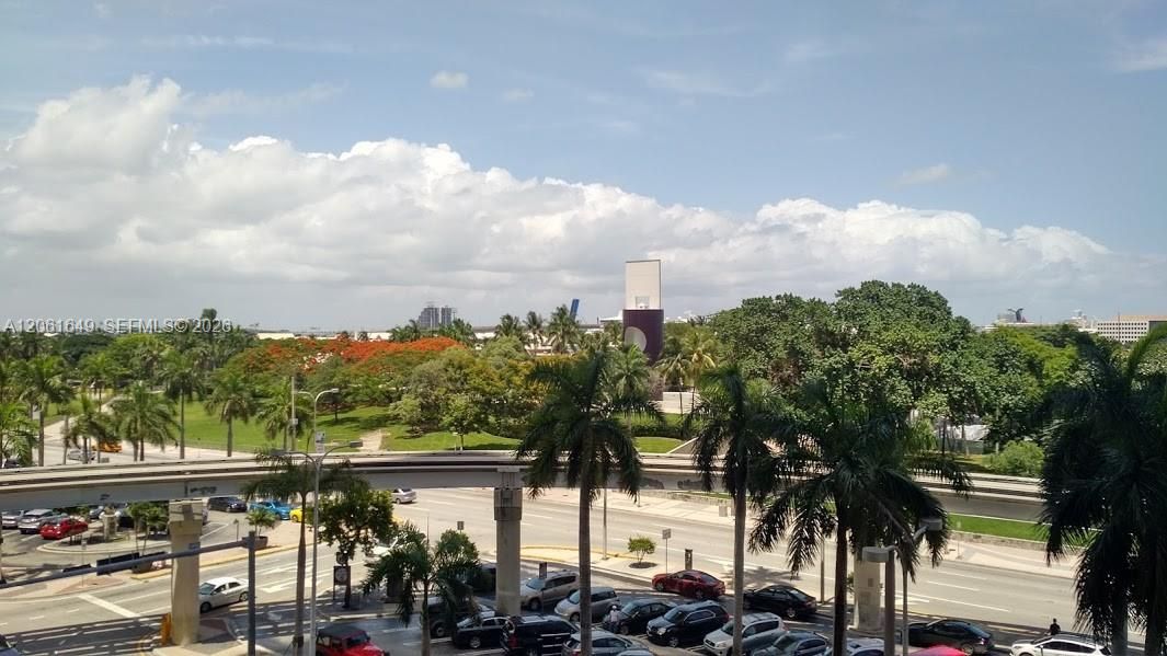 En Venta: $325,000 (0 camas, 1 baños, 484 Pies cuadrados)