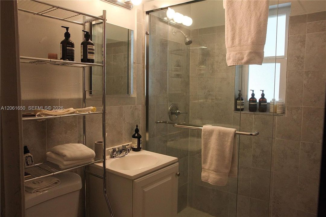 В аренду: $2,750 (2 спален, 1 ванн, 850 Квадратных фут)