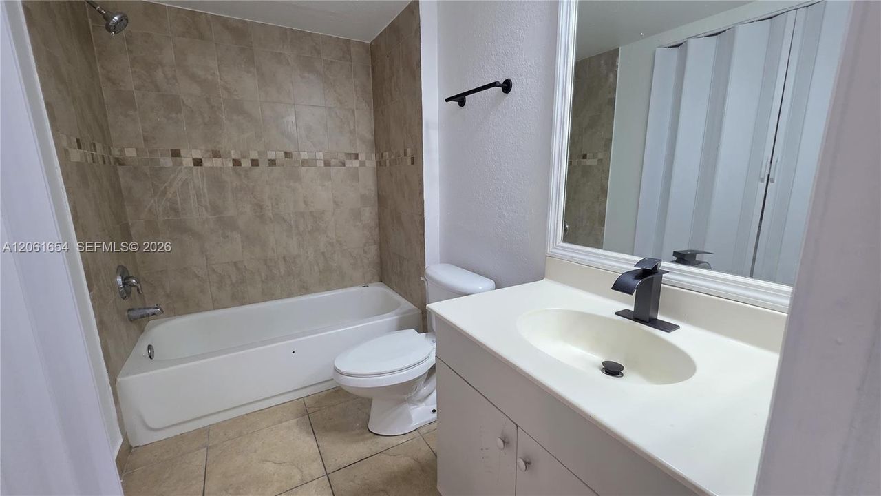 В аренду: $2,000 (3 спален, 2 ванн, 1126 Квадратных фут)