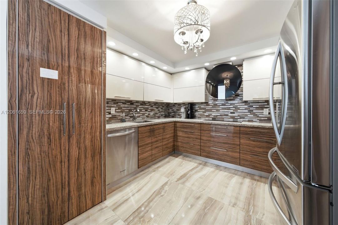 На продажу: $1,100,000 (2 спален, 2 ванн, 1388 Квадратных фут)