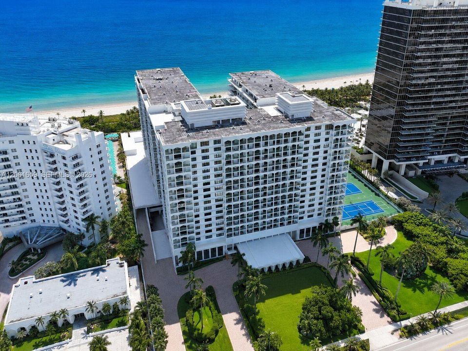 На продажу: $1,100,000 (2 спален, 2 ванн, 1388 Квадратных фут)