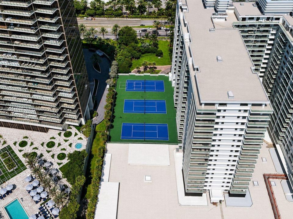 На продажу: $1,100,000 (2 спален, 2 ванн, 1388 Квадратных фут)