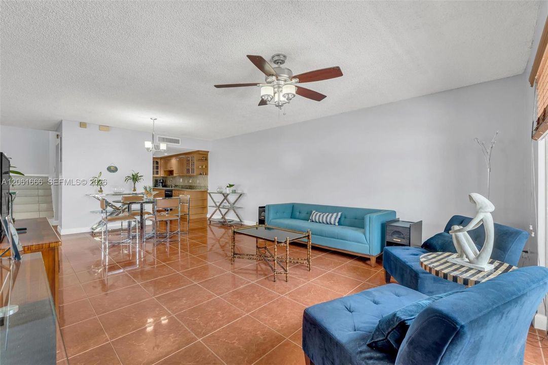 En Venta: $450,000 (3 camas, 2 baños, 1592 Pies cuadrados)