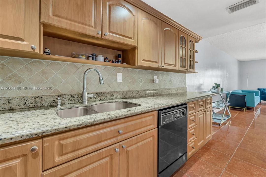 En Venta: $450,000 (3 camas, 2 baños, 1592 Pies cuadrados)