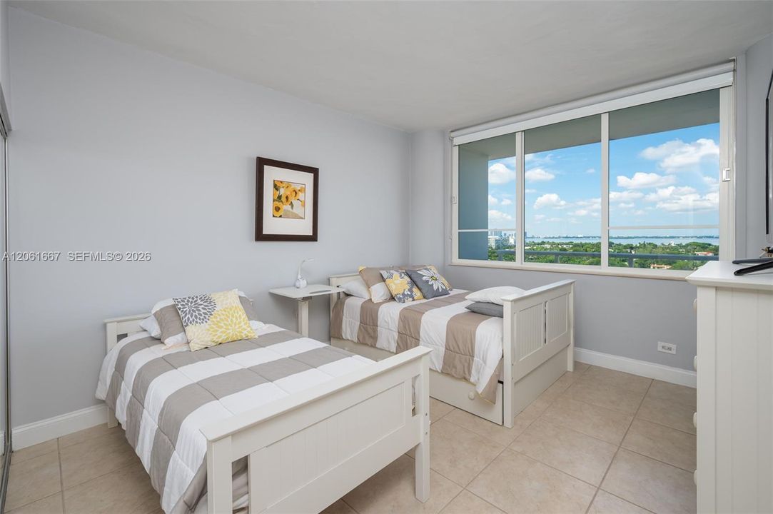 В аренду: $4,200 (2 спален, 2 ванн, 1241 Квадратных фут)