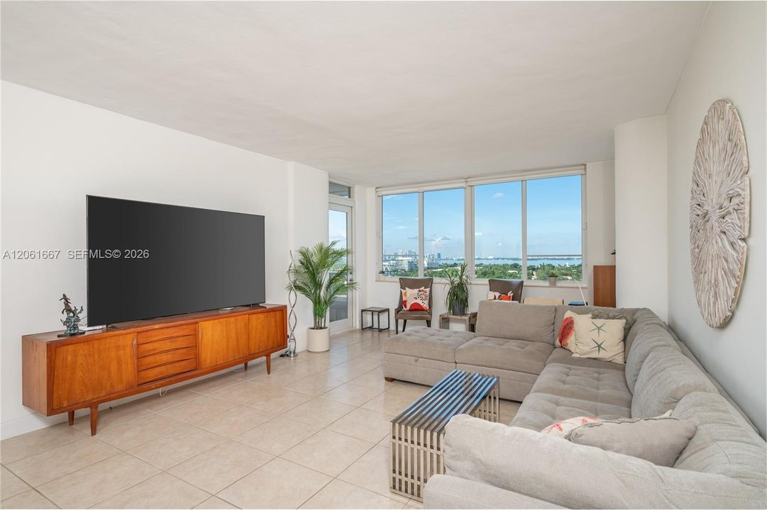 В аренду: $4,200 (2 спален, 2 ванн, 1241 Квадратных фут)