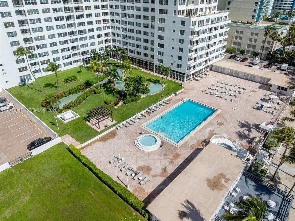 В аренду: $4,200 (2 спален, 2 ванн, 1241 Квадратных фут)
