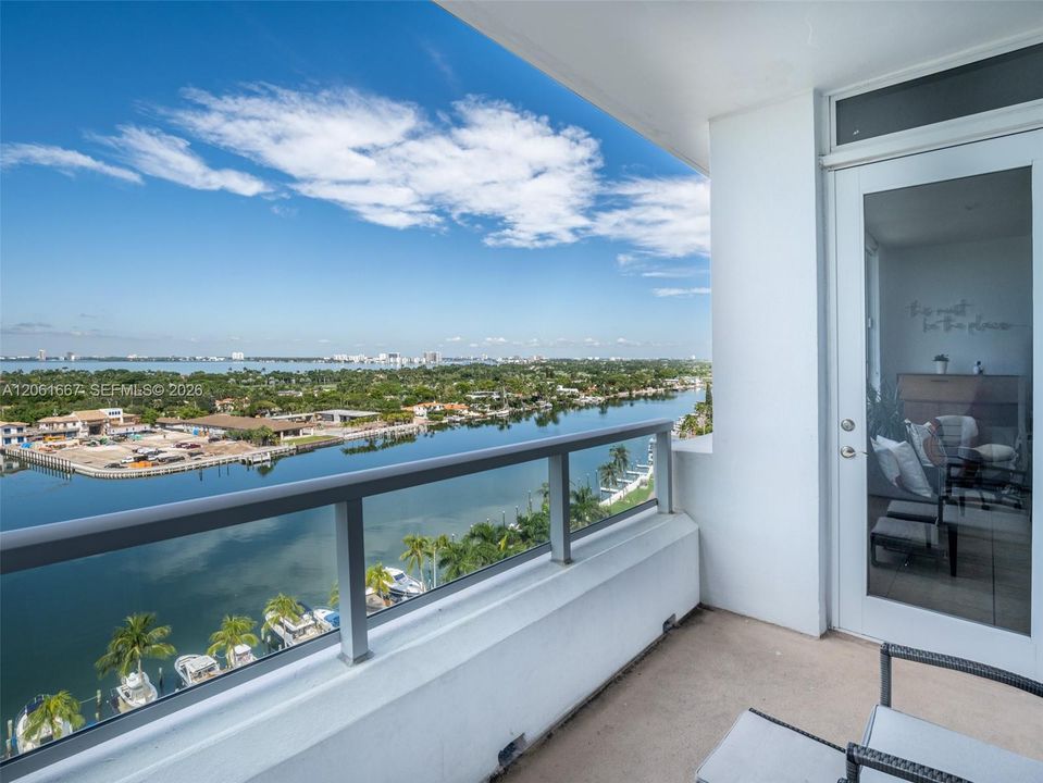 В аренду: $4,200 (2 спален, 2 ванн, 1241 Квадратных фут)