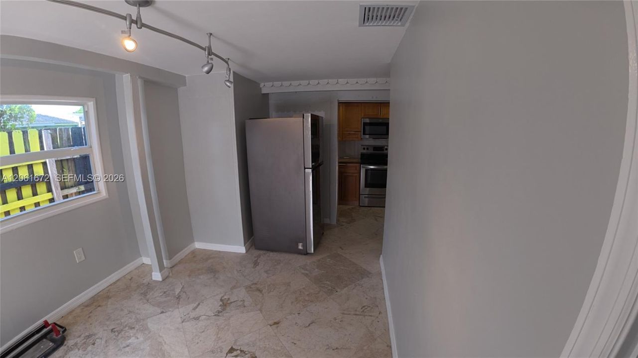 For Rent: $1,600 (1 beds, 1 baths, 1314 Square Feet)