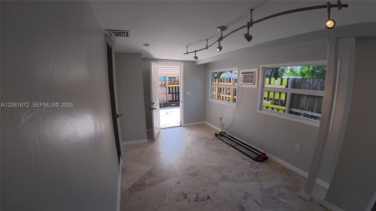 For Rent: $1,600 (1 beds, 1 baths, 1314 Square Feet)