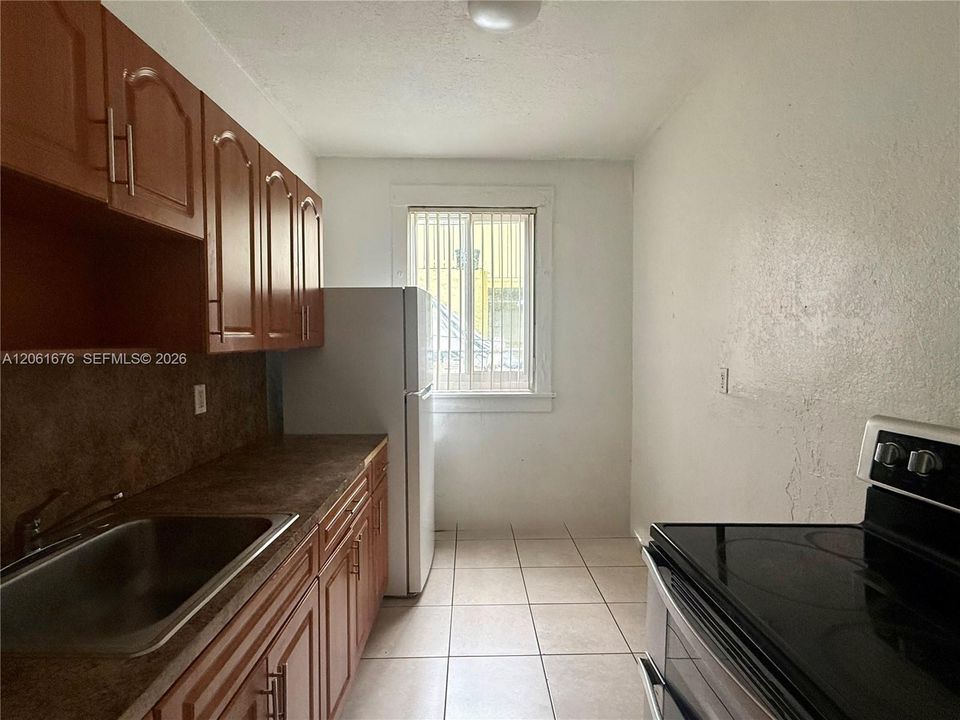 В аренду: $1,650 (1 спален, 1 ванн, 825 Квадратных фут)