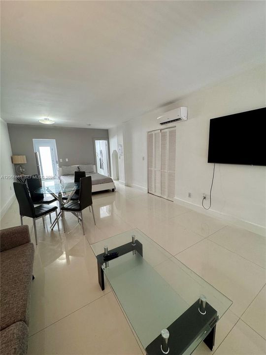 В аренду: $1,950 (0 спален, 1 ванн, 495 Квадратных фут)