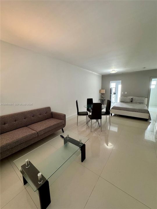 В аренду: $1,950 (0 спален, 1 ванн, 495 Квадратных фут)