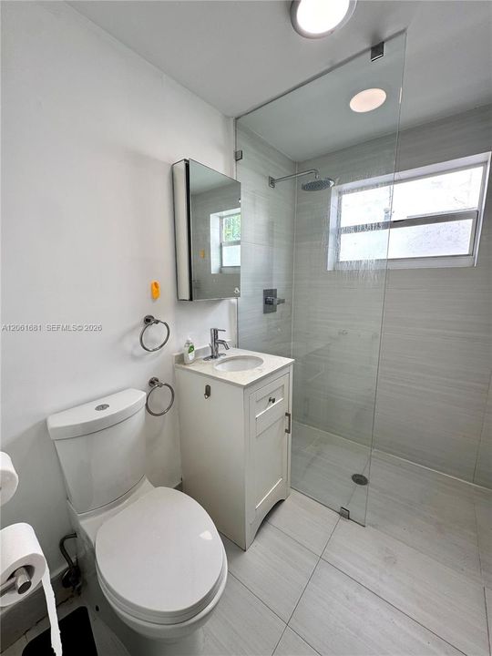 В аренду: $1,950 (0 спален, 1 ванн, 495 Квадратных фут)