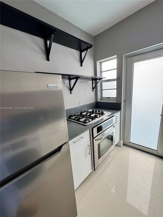 В аренду: $1,950 (0 спален, 1 ванн, 495 Квадратных фут)