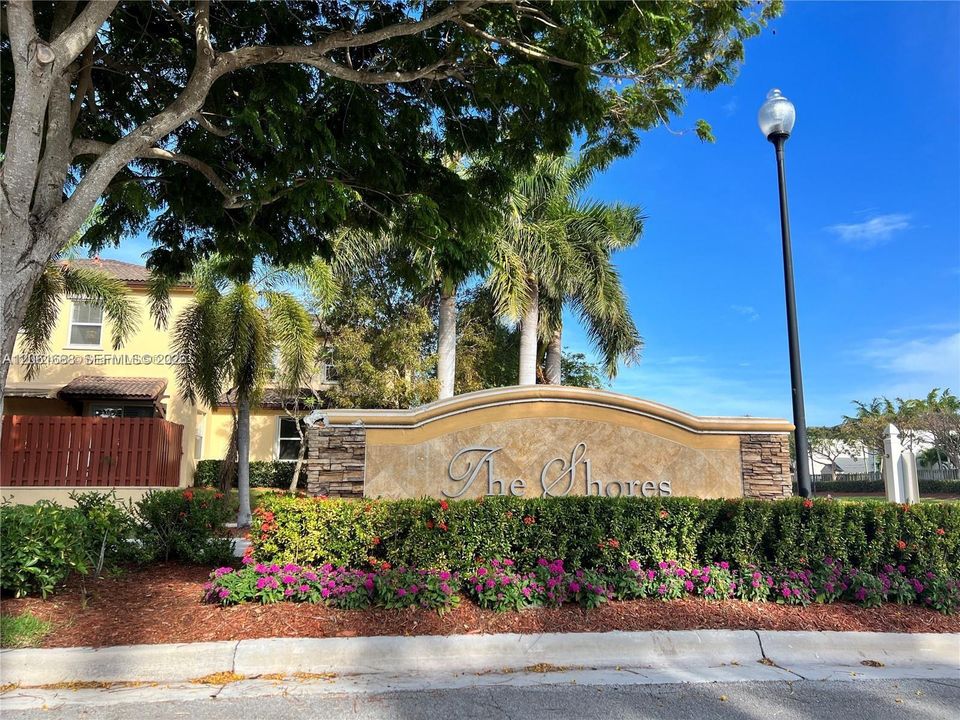 For Rent: $2,500 (3 beds, 3 baths, 1459 Square Feet)