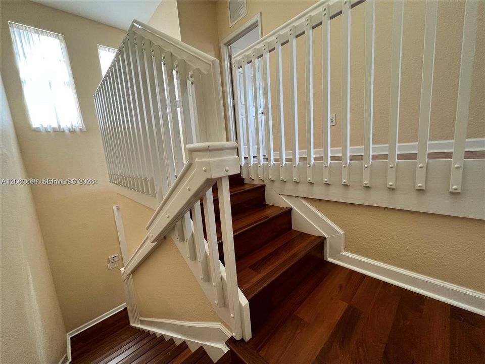 For Rent: $2,500 (3 beds, 3 baths, 1459 Square Feet)