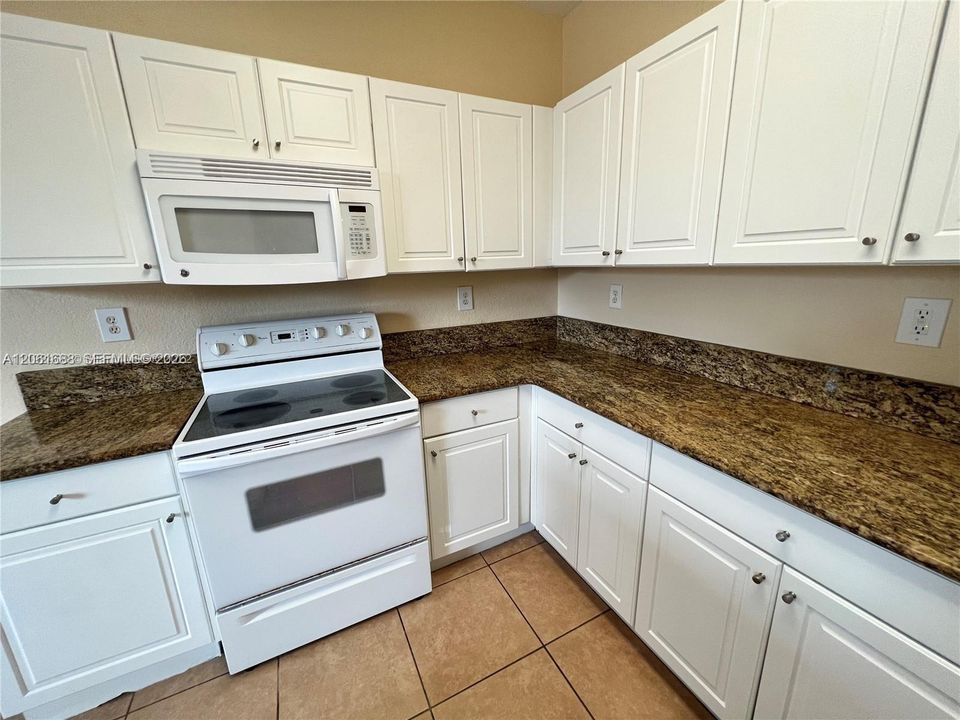 For Rent: $2,500 (3 beds, 3 baths, 1459 Square Feet)