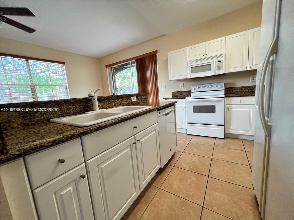 For Rent: $2,500 (3 beds, 3 baths, 1459 Square Feet)