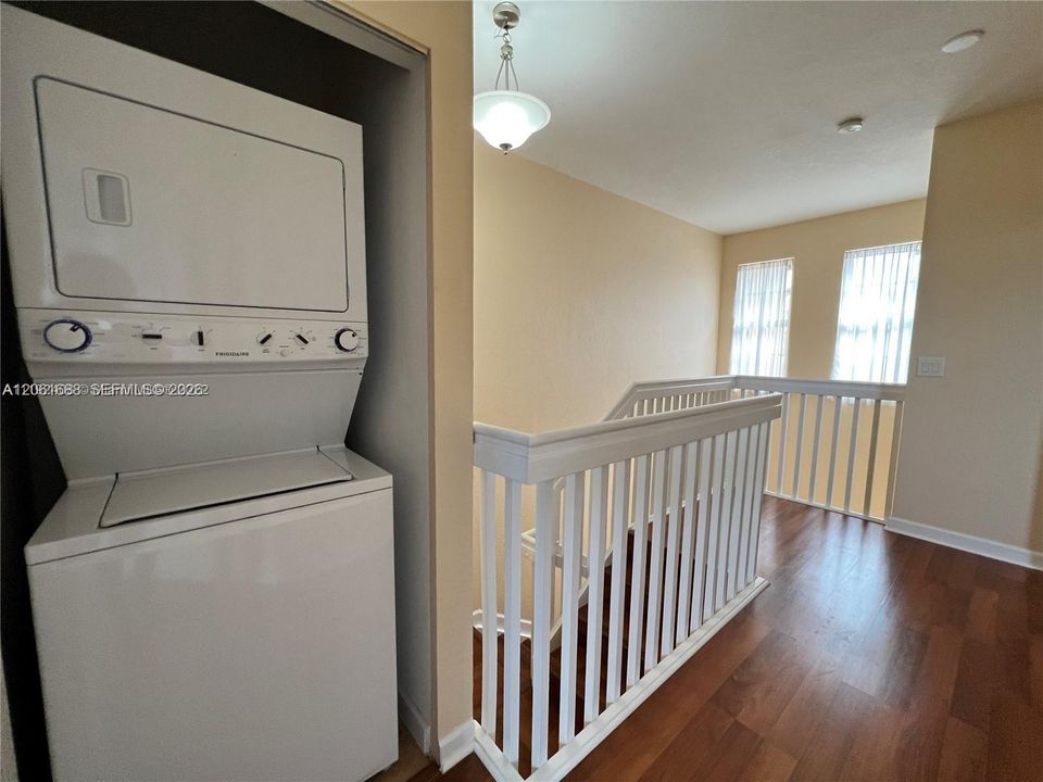 For Rent: $2,500 (3 beds, 3 baths, 1459 Square Feet)