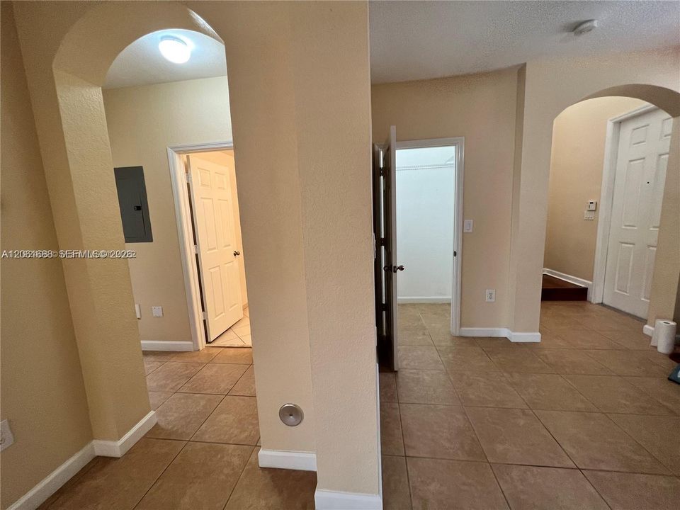 For Rent: $2,500 (3 beds, 3 baths, 1459 Square Feet)